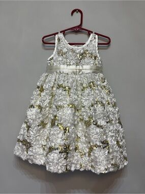 Blueberi Boulevard White & Gold Floral Rosette Party Dress